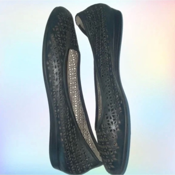 ECCO Black Touch Laser Cut Ballerina Leather flats Size 39
US Size 8 - Picture 6 of 6